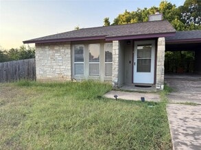 Building Photo - 704 Greenmeadow Dr