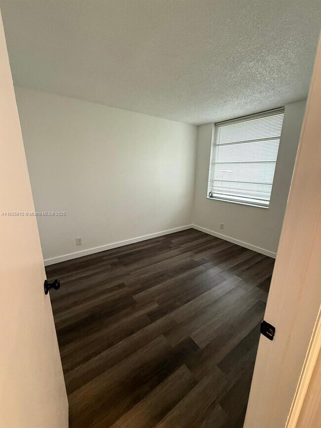 Building Photo - 8610 N Sherman Cir
