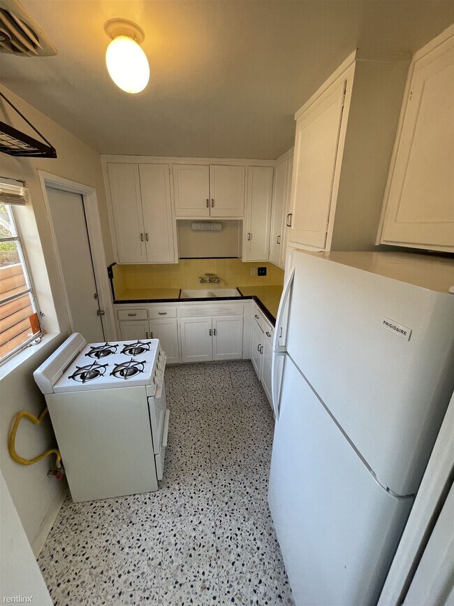 Building Photo - 1 br, 1 bath Duplex - 4162 Bachman Place