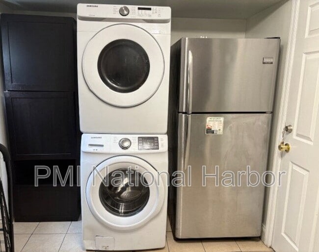 Building Photo - 702 Leeward Ct