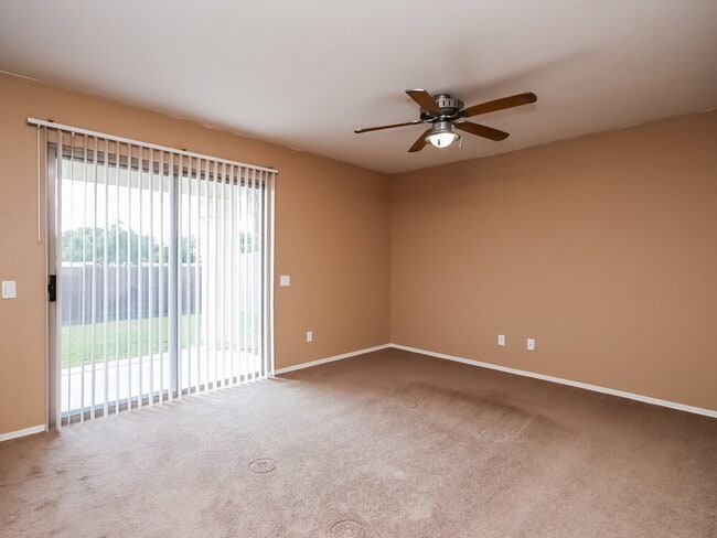 Foto del edificio - 250 W Juniper Ave