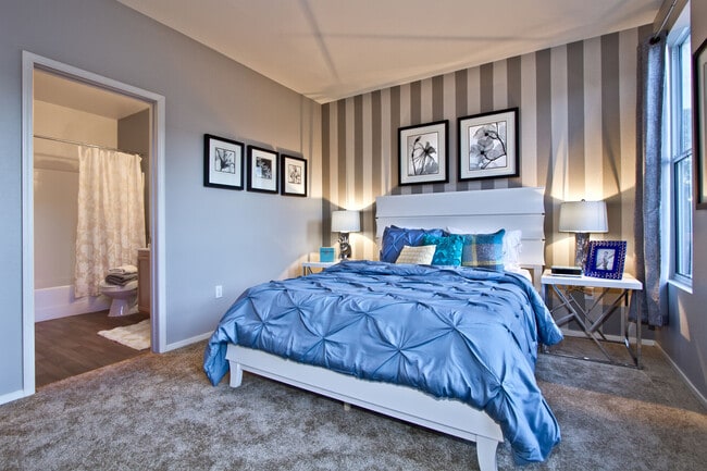 Building Photo - Chateau Calais At Seven Hills