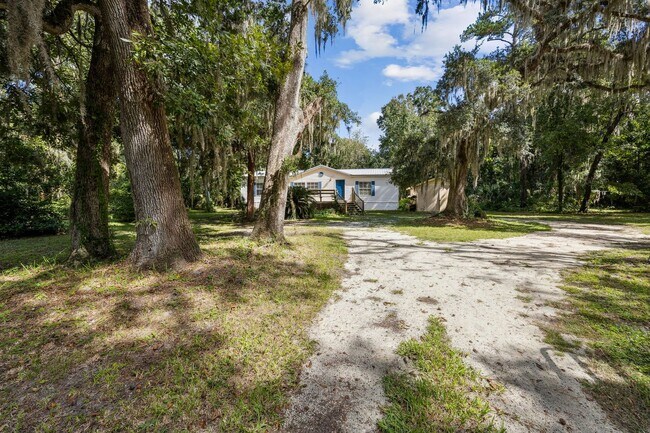 Foto del edificio - Spacious 3/2 Home on Nearly an Acre in Fer...