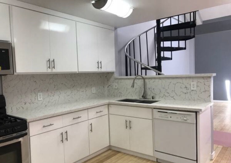 Foto principal - 1043 S Grand Ave