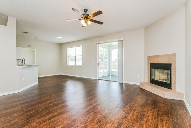 Foto del edificio - 6033 Live Oak Dr