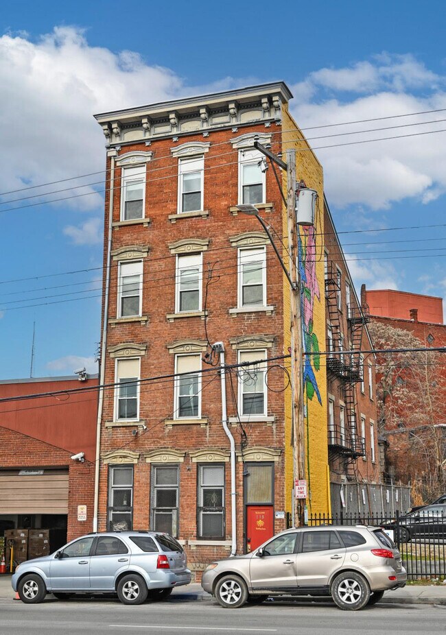 Building Photo - 118 E Liberty St