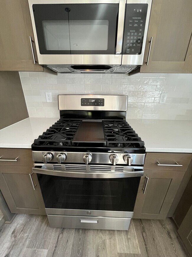 Foto del edificio - New Home in the Desirable Millican Creek D...