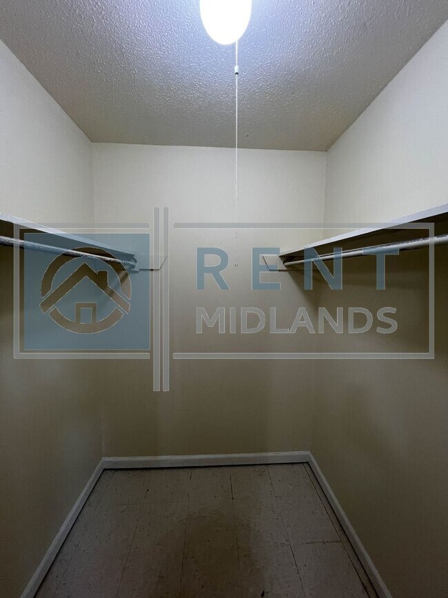 Foto del edificio - 1007 Piney Woods Rd