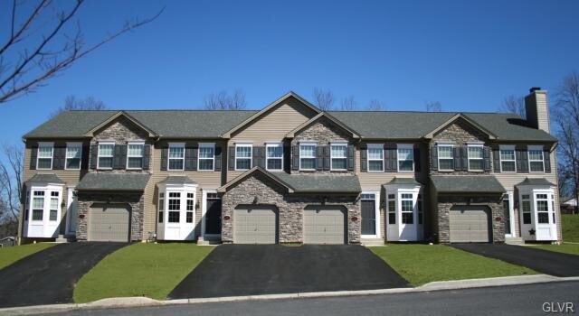 Building Photo - 12 Hillside Ct N