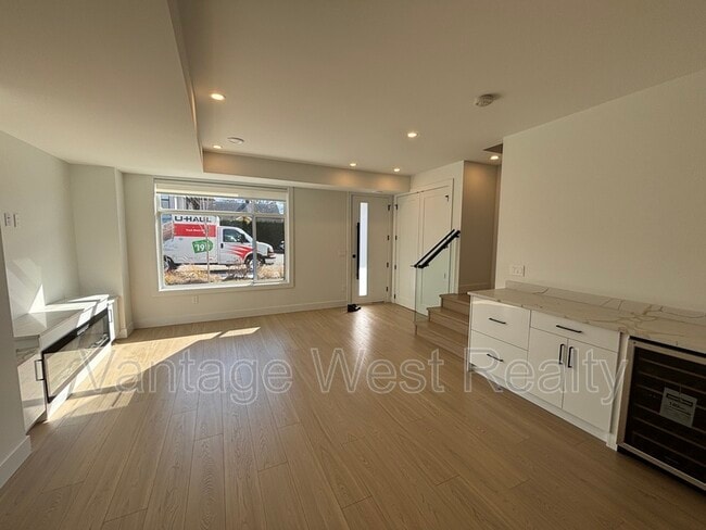 Photo du bâtiment - 830-830 Lawson Ave