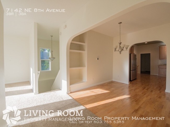 Building Photo - Dekum Cutie with A/C and Private Backyard!