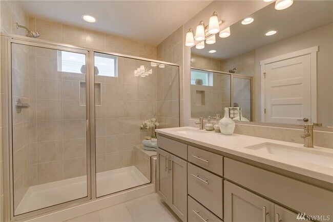 Foto del edificio - LIKE NEW RENTAL ~ The Forest on Filbert!