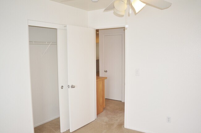 Building Photo - ADORABLE SINGLE STORY 2BEDROOM PLUS DEN!