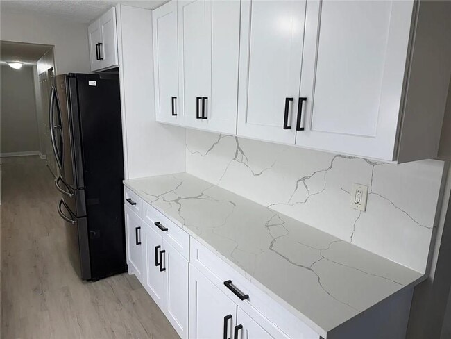 Building Photo - 418 Engle Dr