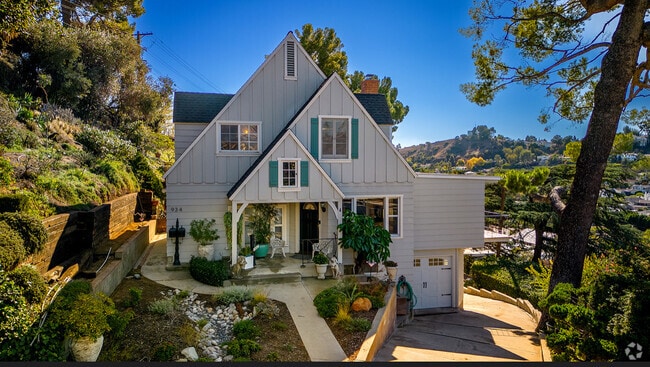 Building Photo - 934 Highline Rd