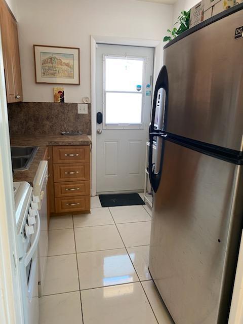 Kitchen - 3095 Banyan Rd