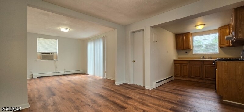 Primary Photo - 28 Cedarhurst Ave