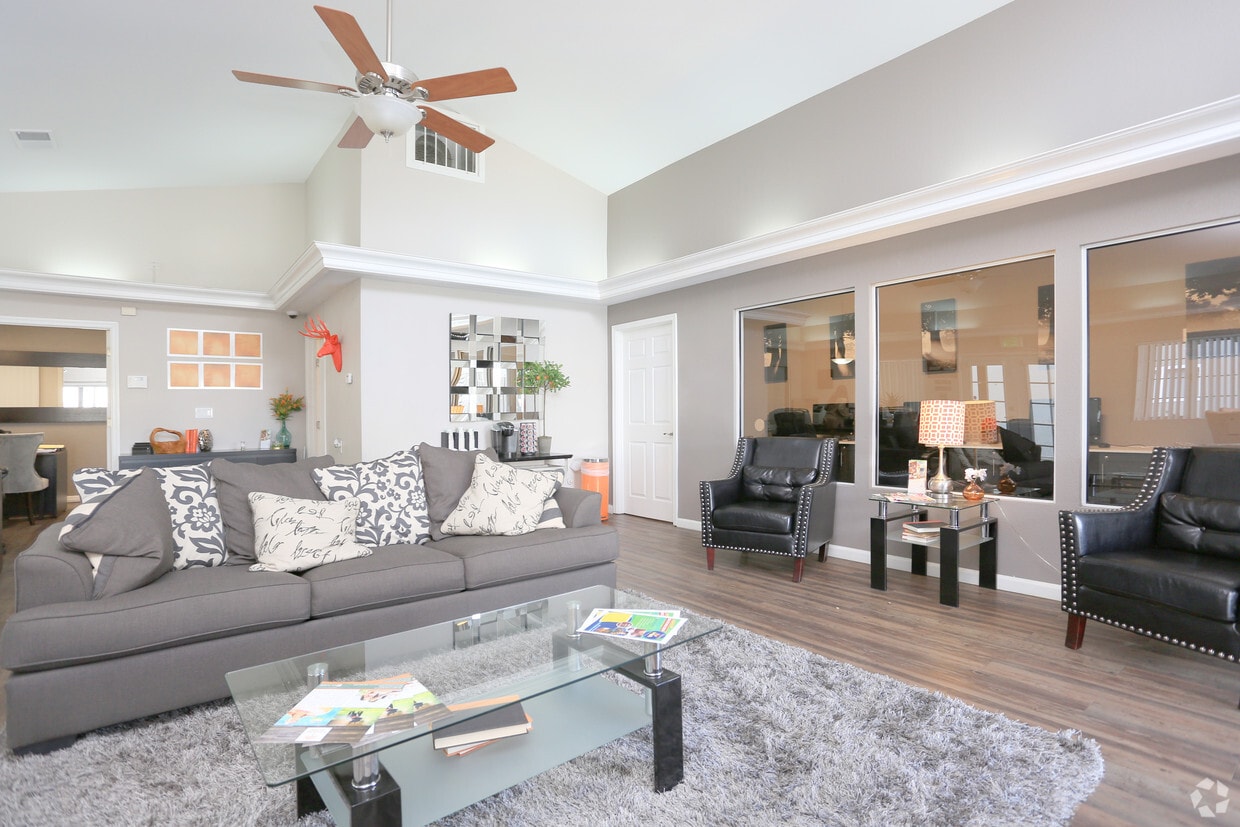 Primary Photo - Vantage Apartments