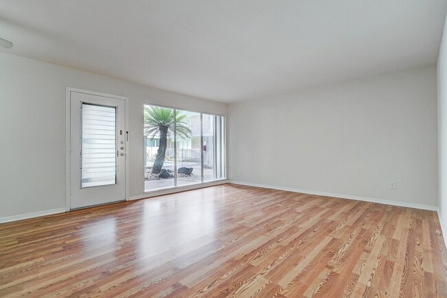 Foto del edificio - 3703 Roseland St