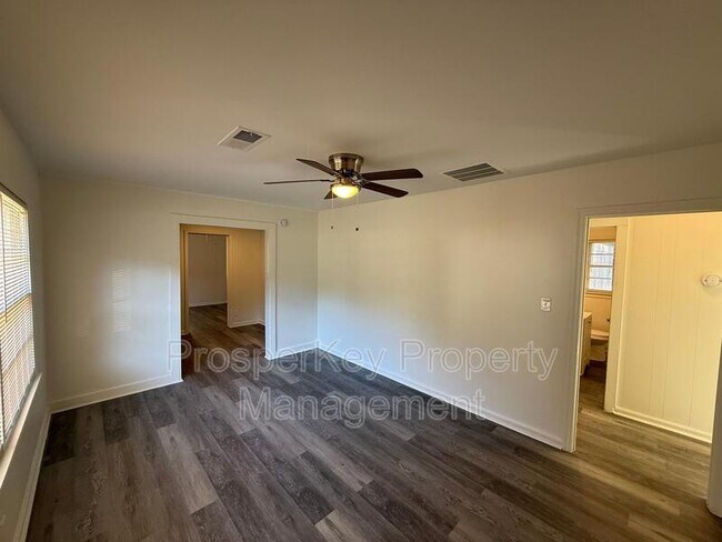 Foto del edificio - 828 Pamela Dr