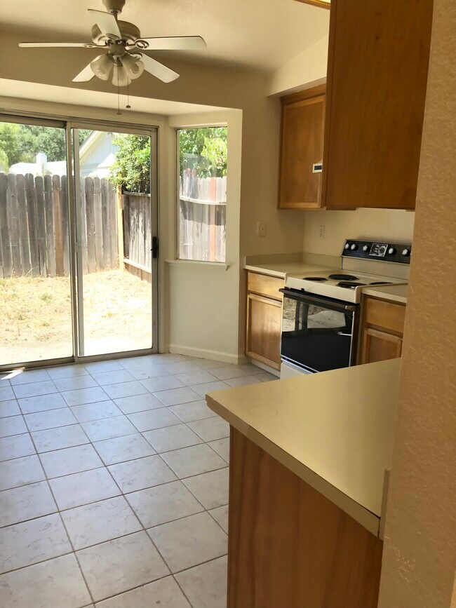 Building Photo - 3052 Springview Meadows Dr