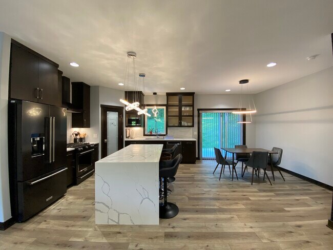 Building Photo - 2068 Edgewood Ct SW