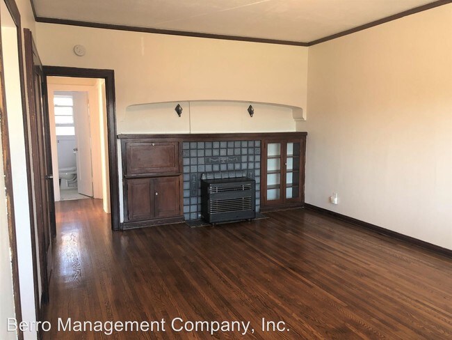Building Photo - 1771 APPLETON/261-273 HERM