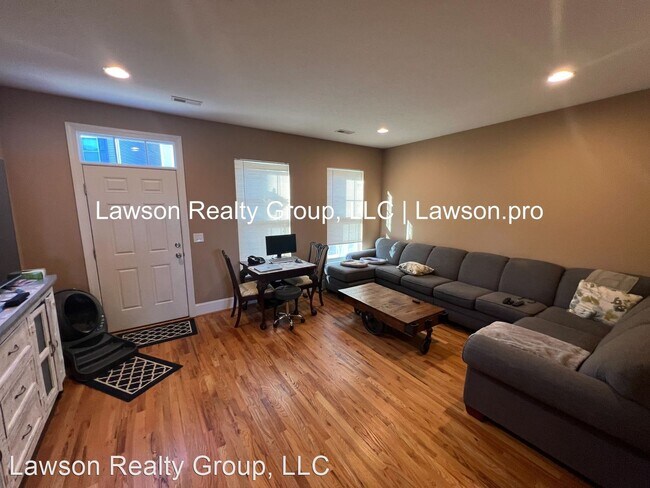 Building Photo - 2 br, 2.5 bath House - 3917 Colonial Green...