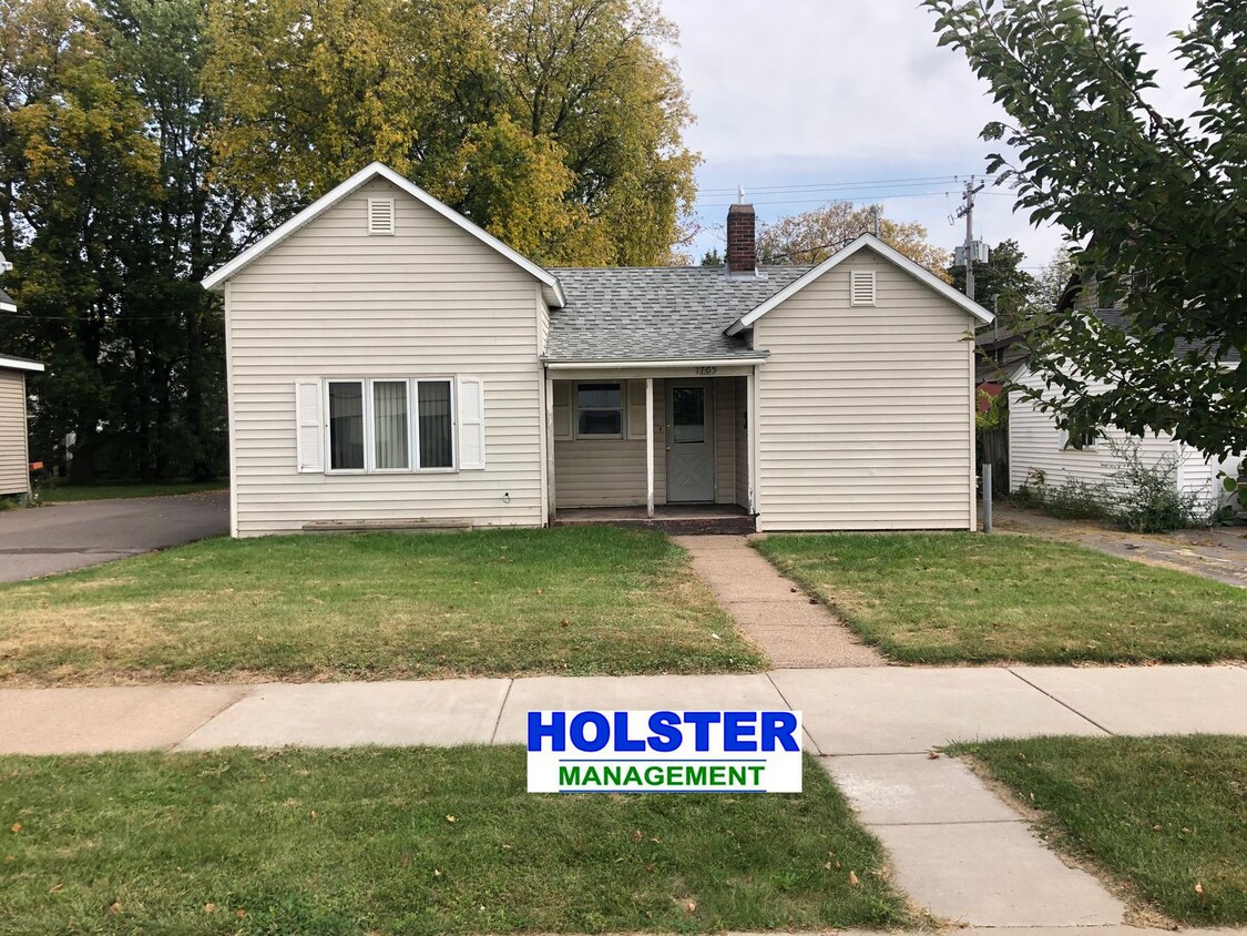 Primary Photo - 2 BR Ranch Style Home with Off-Street Parking