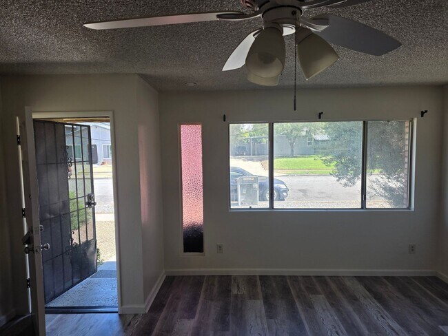 Foto del edificio - 17049 Ivy Ave