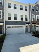 Building Photo - 2104 Winterberry Ln