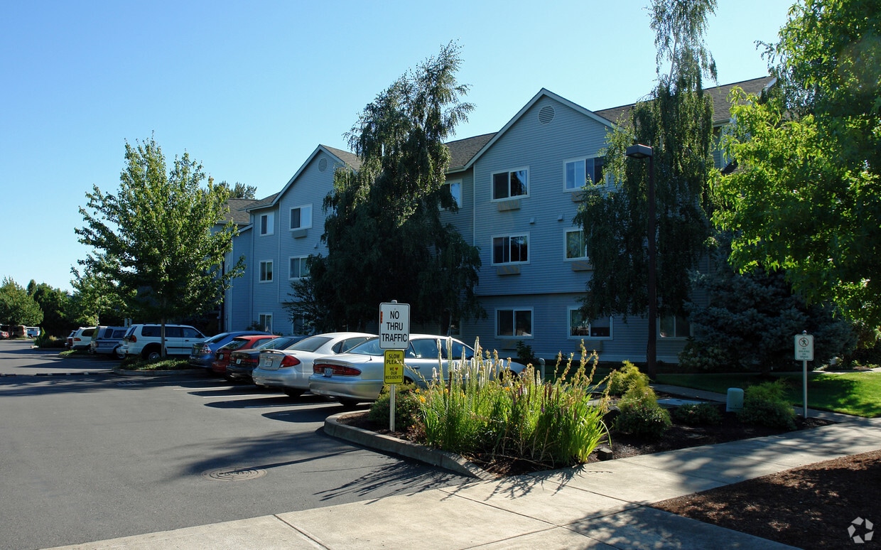 Kingsley Court Apartments in Eugene, OR