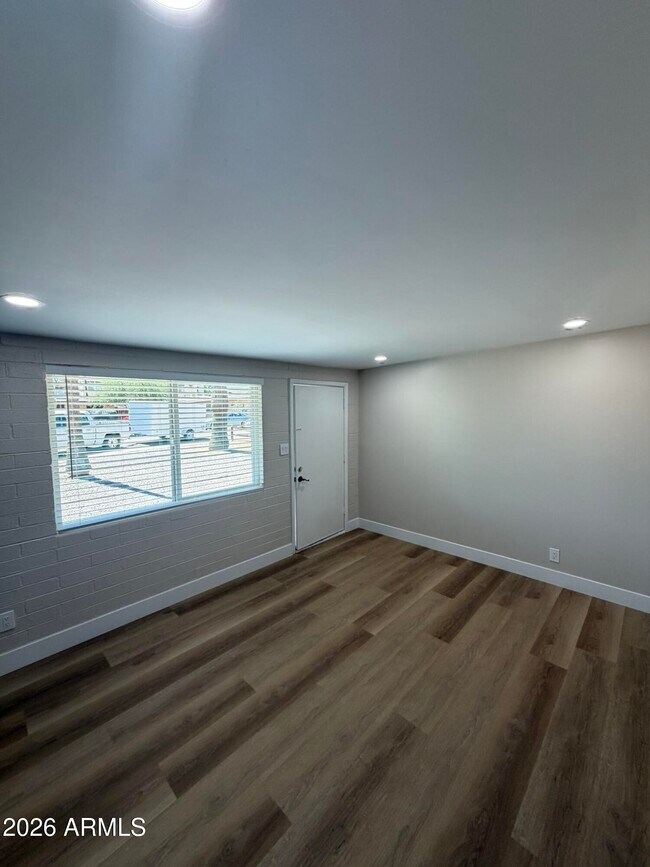 Foto del edificio - 909 S Kenwood Cir
