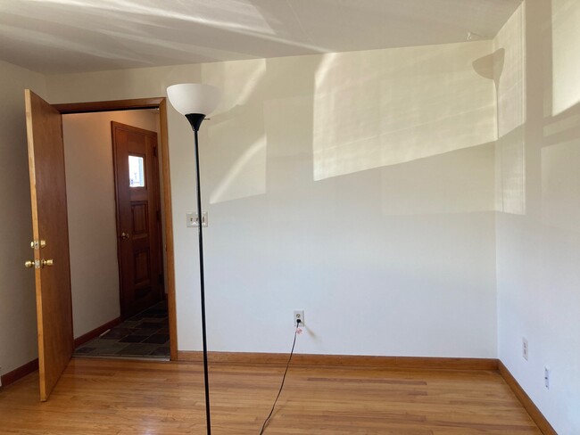 Building Photo - 5 Bayview Pl