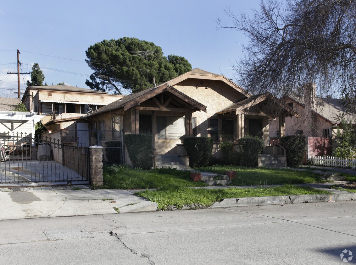 Primary Photo - 752-754 1/2 Wilcox Ave