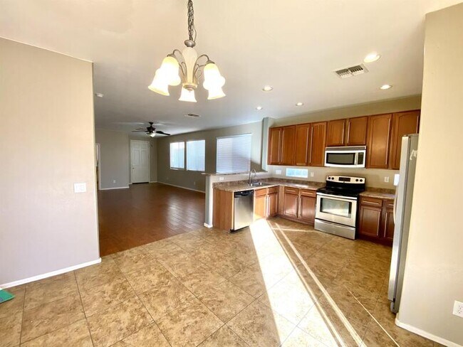 Building Photo - 17401 N Costa Brava Ave