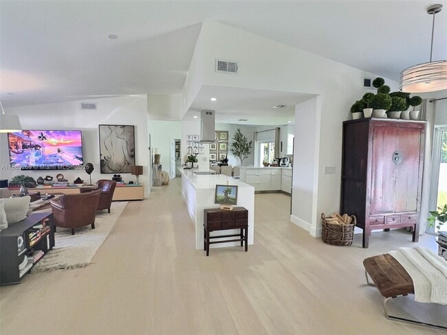 Foto del edificio - 4499 SW 14th St