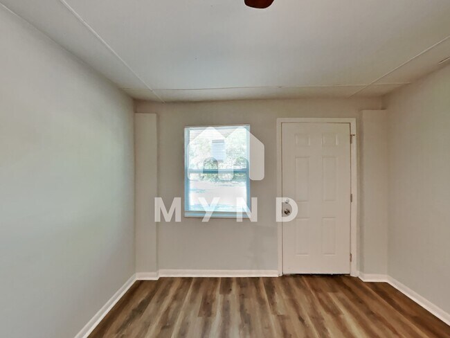 Building Photo - 5119 N 15th St
