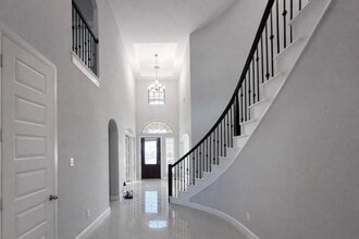 Building Photo - 2406 Trocadero Ln