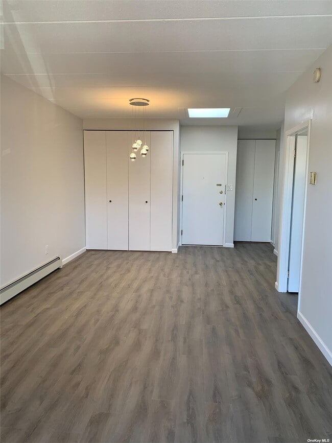 Foto del edificio - 69-05 242nd St