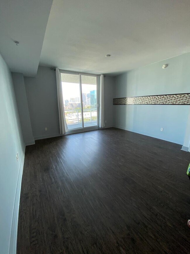 Foto del edificio - 315 NE 3rd Ave