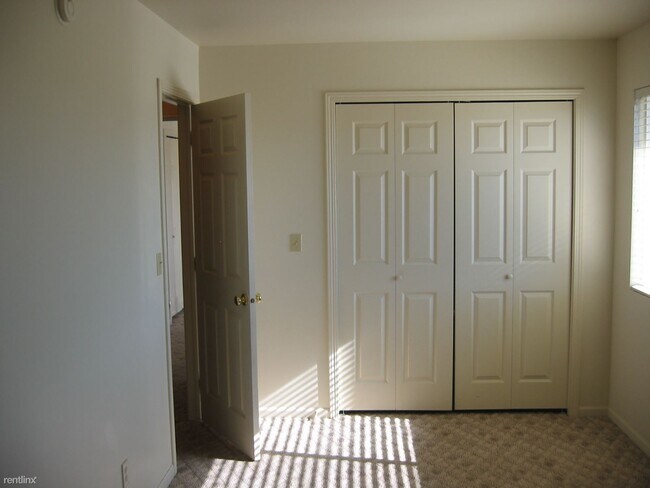 Building Photo - 3 br, 2 bath Townhome - 310 North Street 310