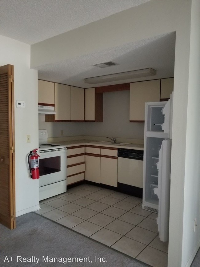 Building Photo - 1024-1024 Howell Ave