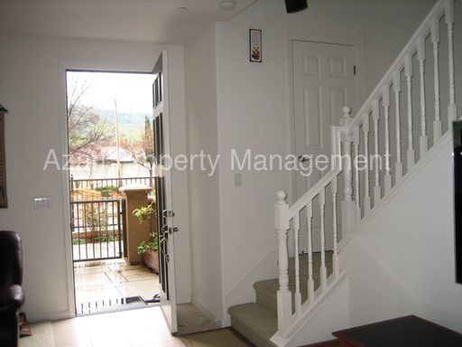Building Photo - 48914 Lady Fern Cmn