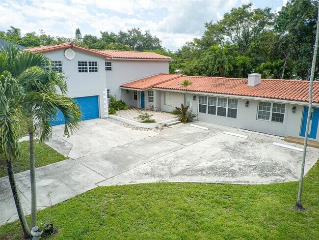 Foto del edificio - 5613 Pierce St