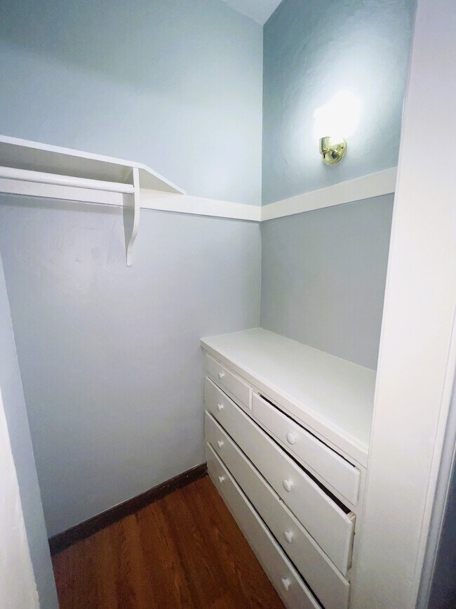 Foto del edificio - 1119 E 4th St