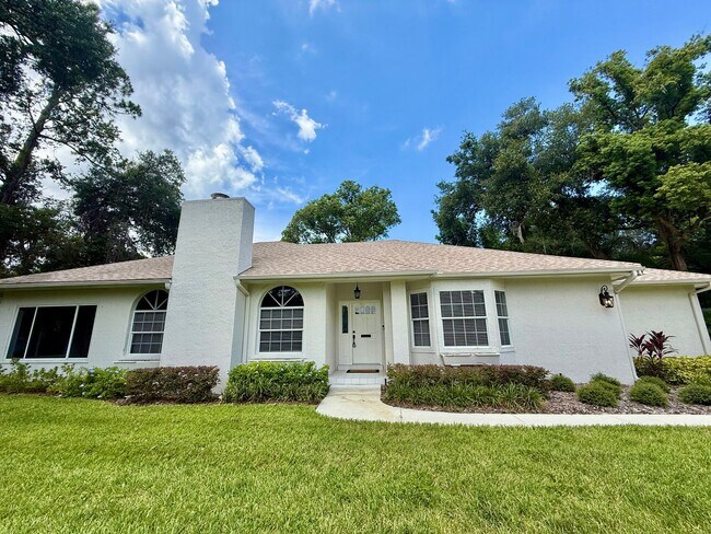Building Photo - GORGEOUS, just completely renovated 3/2 Ho...