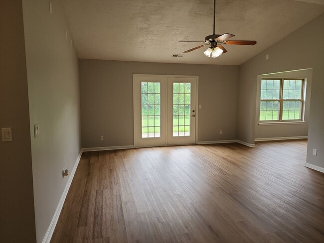 Building Photo - 405 Parker Pl
