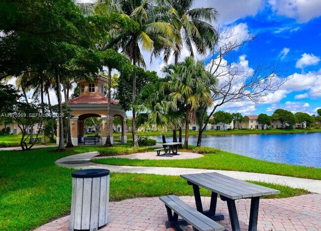 Foto del edificio - 8344 SW 27th St