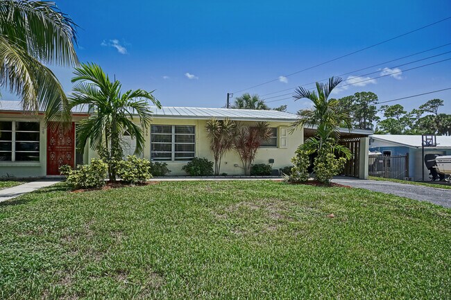 Building Photo - 456 SE Robalo Ct